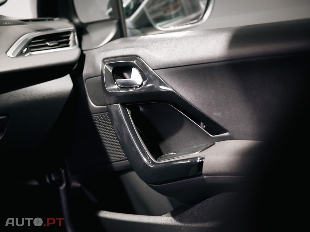 Peugeot 208 1.6 BlueHDi Style