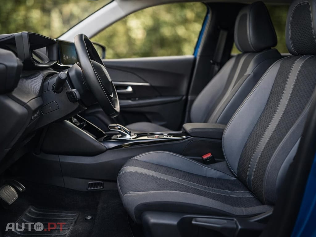 Peugeot E-2008 50 kWh Allure