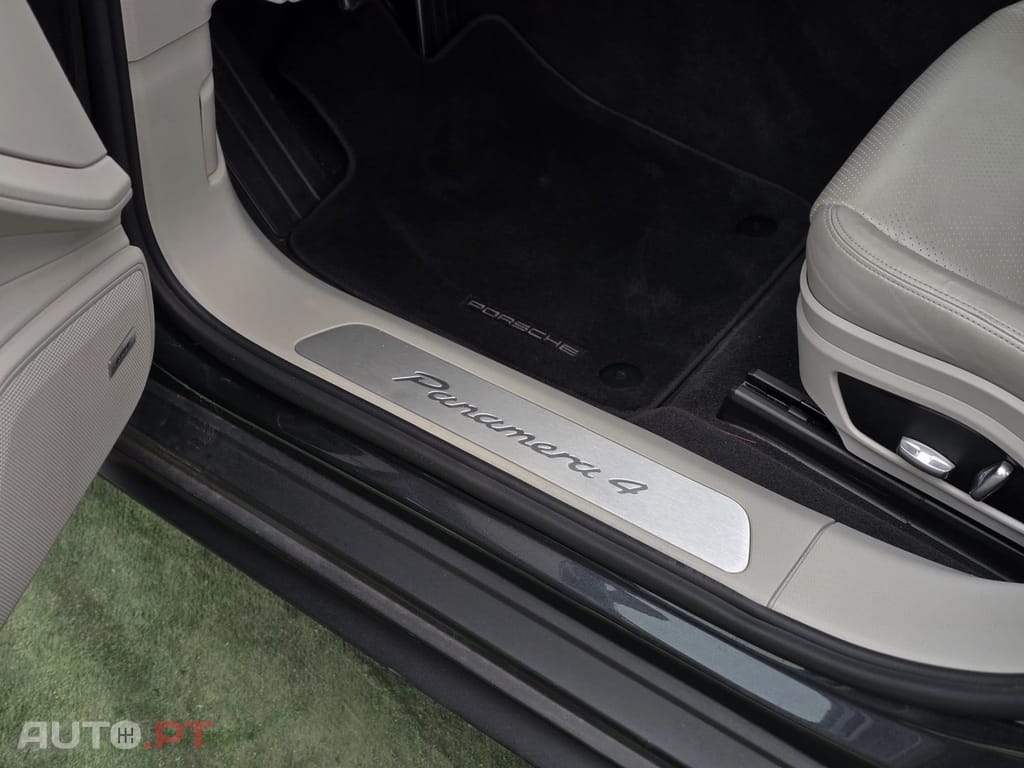 Porsche Panamera 4 E-Hybrid