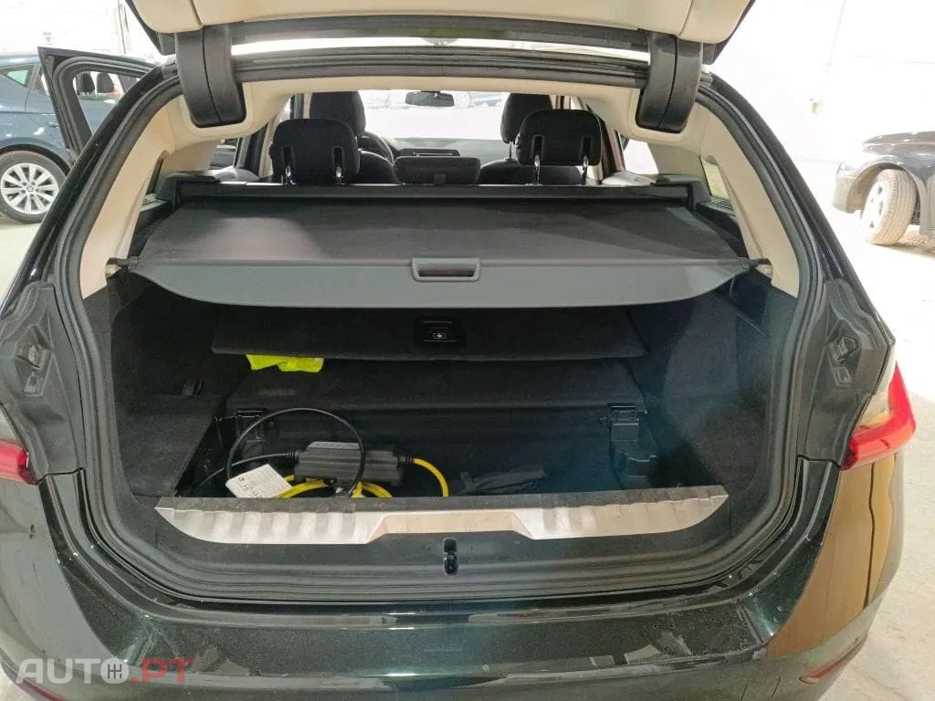 BMW 330 e Touring Auto