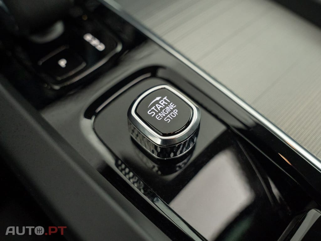 Volvo XC60 2.0 T6 PHEV Ultra Dark AWD