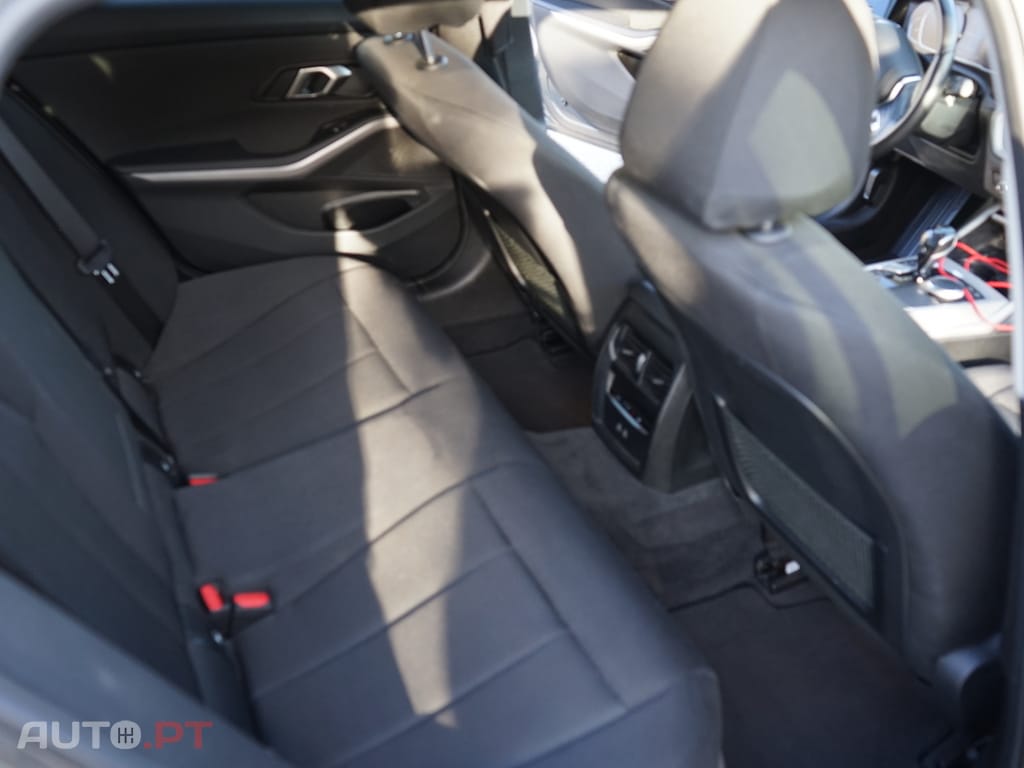 BMW 330 e touring auto
