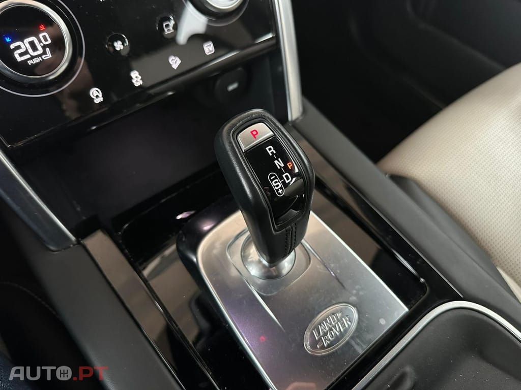Land Rover Discovery Sport P300e R-Dynamic