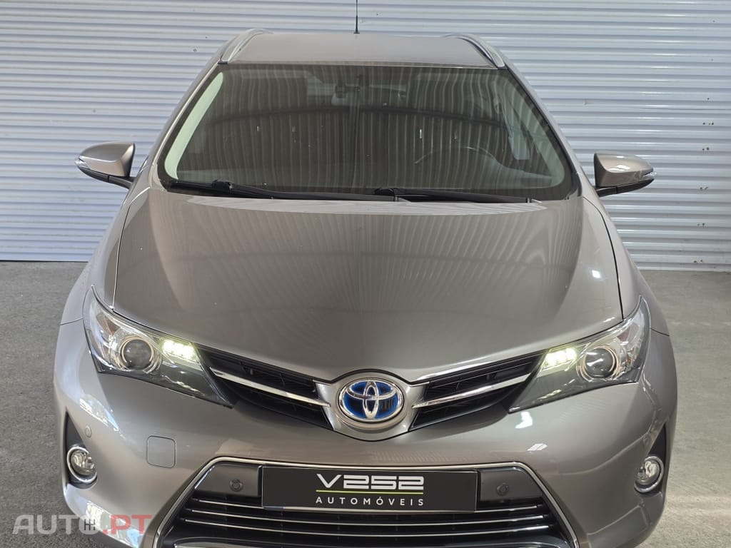 Toyota Auris Touring Sports 1.8 HSD Exclusive - Adaptada A Pessoas Com Mobilidade Reduzida