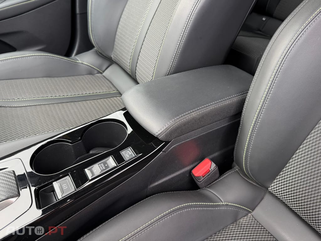 Peugeot 2008 1.2 PureTech GT EAT8