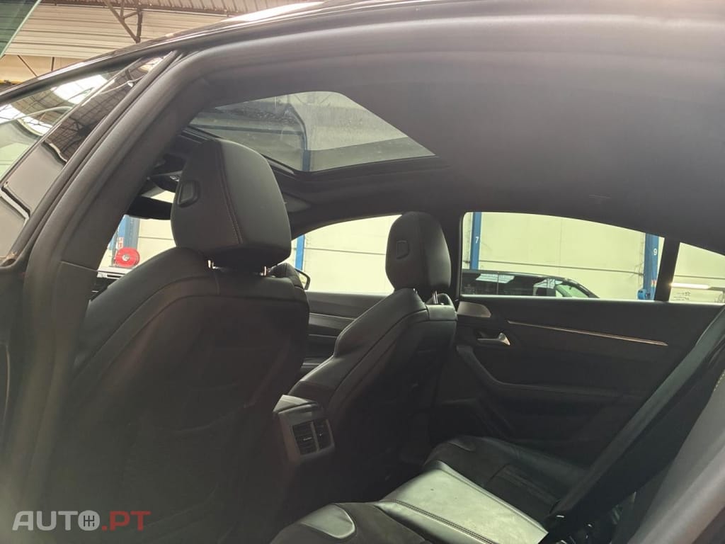 Peugeot 508 Hybrid4 Sport Engineered e-EAT8