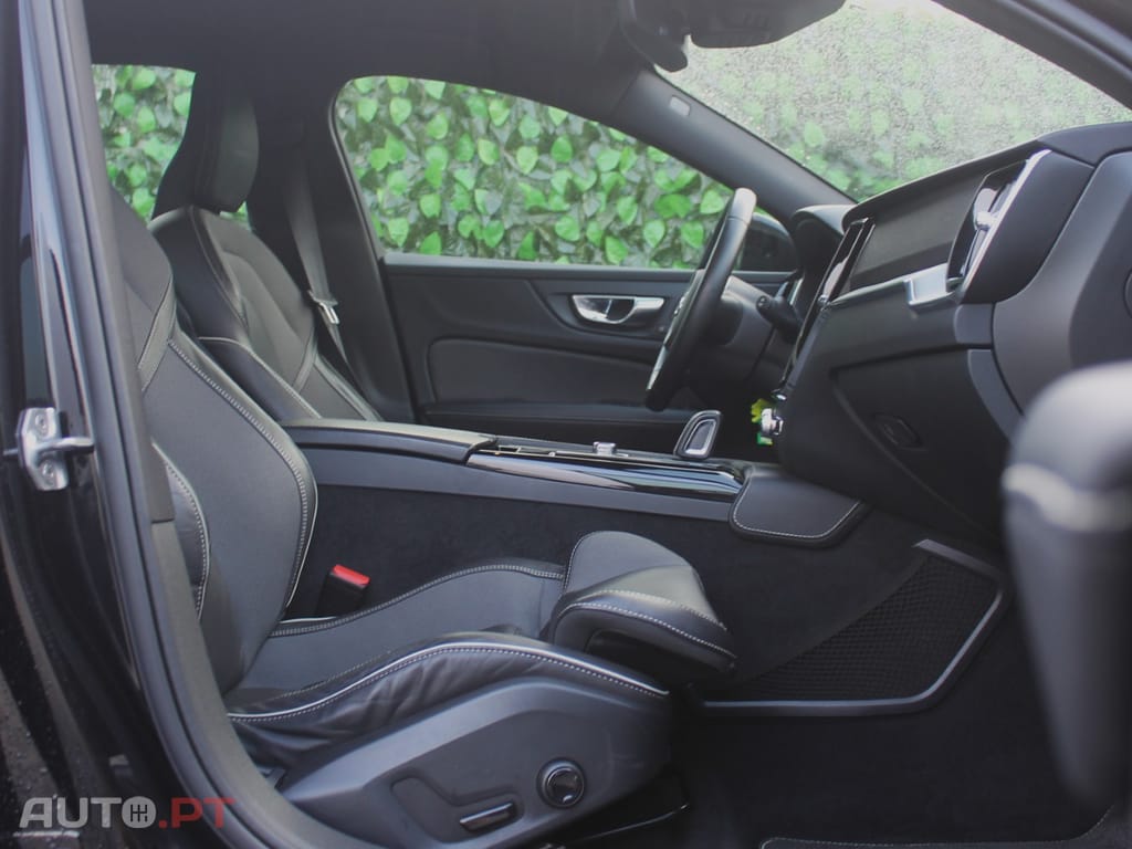 Volvo V60 2.0 T8 AWD TE R-Design