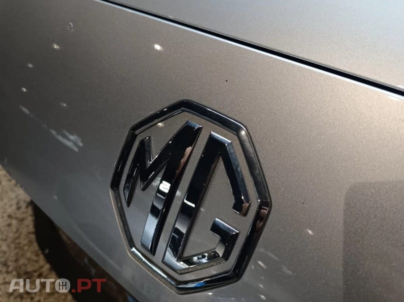 MG MG4 77 kWh Extended Range Luxury