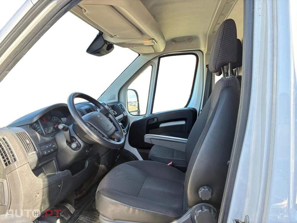 Peugeot Boxer 2.2 BlueHDi 330 L1H1 Premium