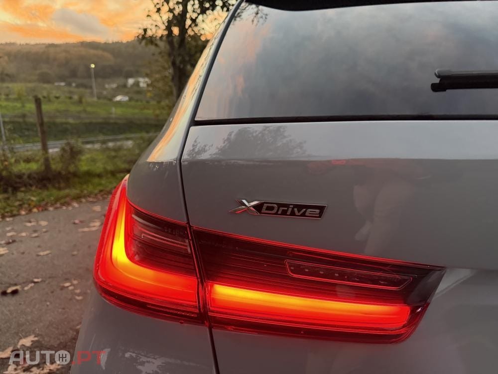 BMW 330 e Touring Pack Desportivo M Auto
