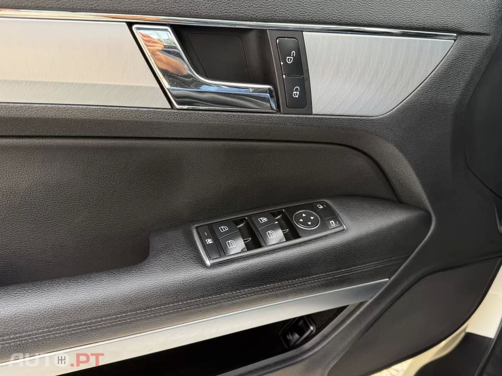 Mercedes-Benz E 250 CDI Avantgarde BlueEfficiency — fotografia 17