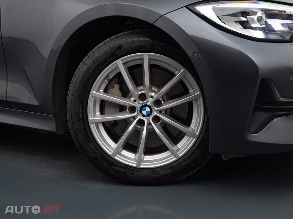 BMW 330 e Auto