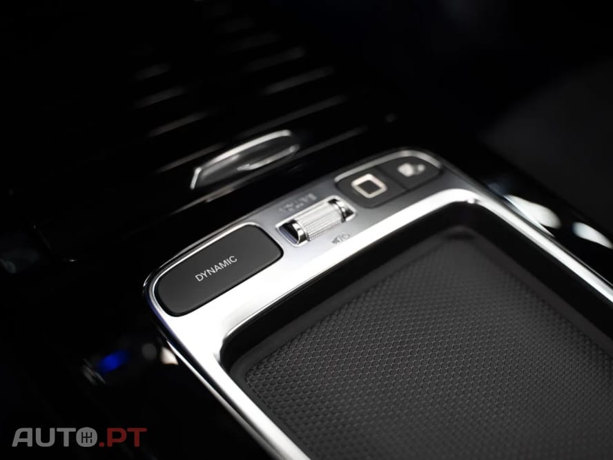 Mercedes-Benz A 250 e AMG Line