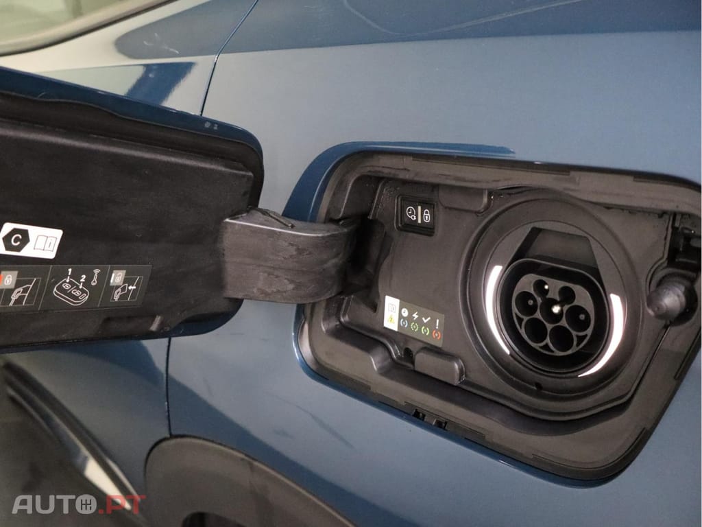 Peugeot 3008 1.6 Hybrid Allure e-EAT8