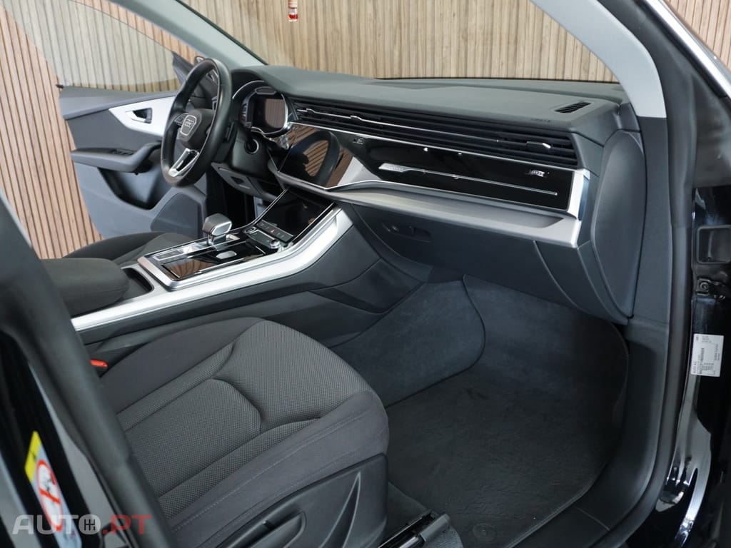 Audi Q8 55 TFSIe quattro Tiptronic competition plus