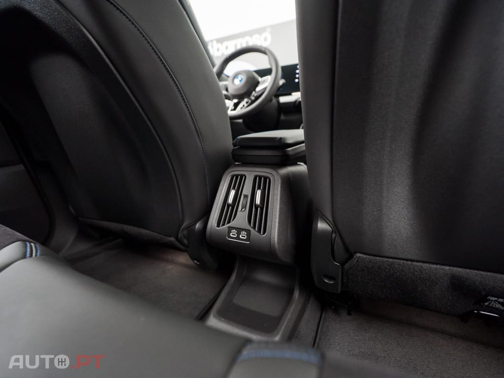 BMW iX1 eDrive20 Pack Desportivo M Pro