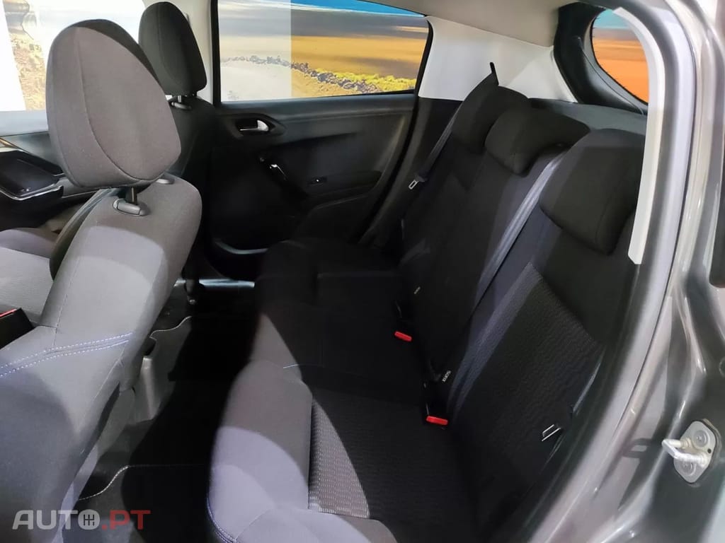 Peugeot 208 1.2 PureTech Signature