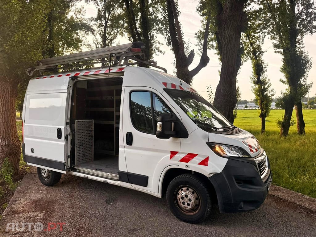 Peugeot Boxer 2.0 BlueHDi 330 L2H2 Premium