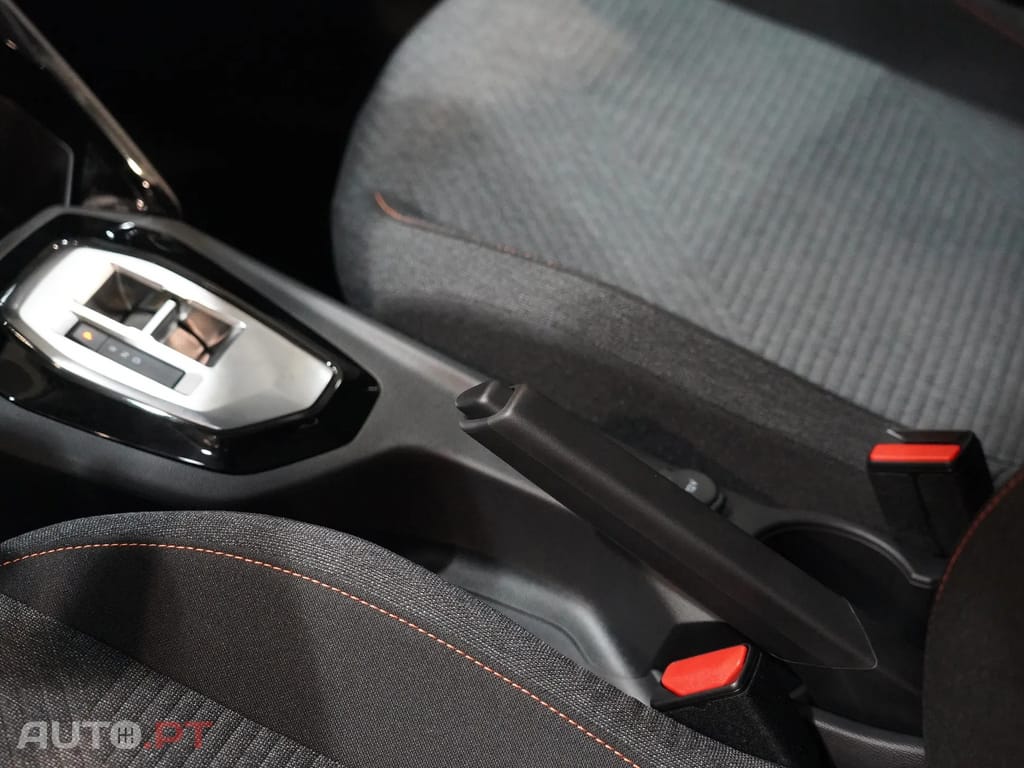 Peugeot 208 1.2 Hybrid Style e-DCS6