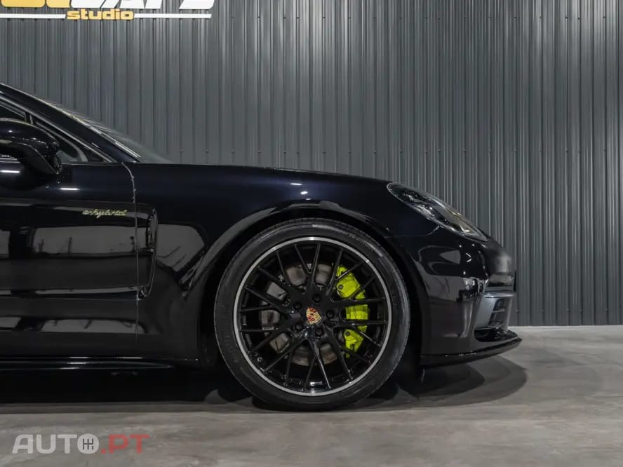 Porsche Panamera 4 E-Hybrid Platinum Edition