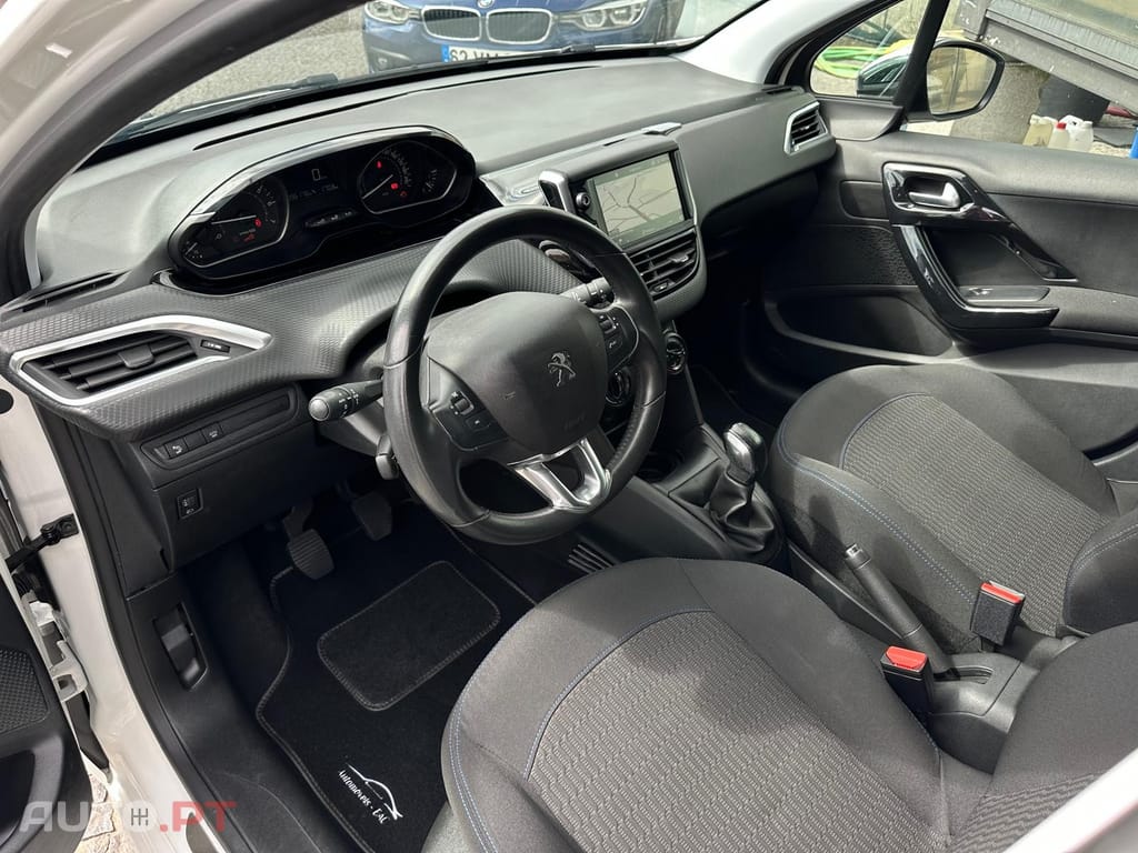 Peugeot 208 1.2 PureTech Signature
