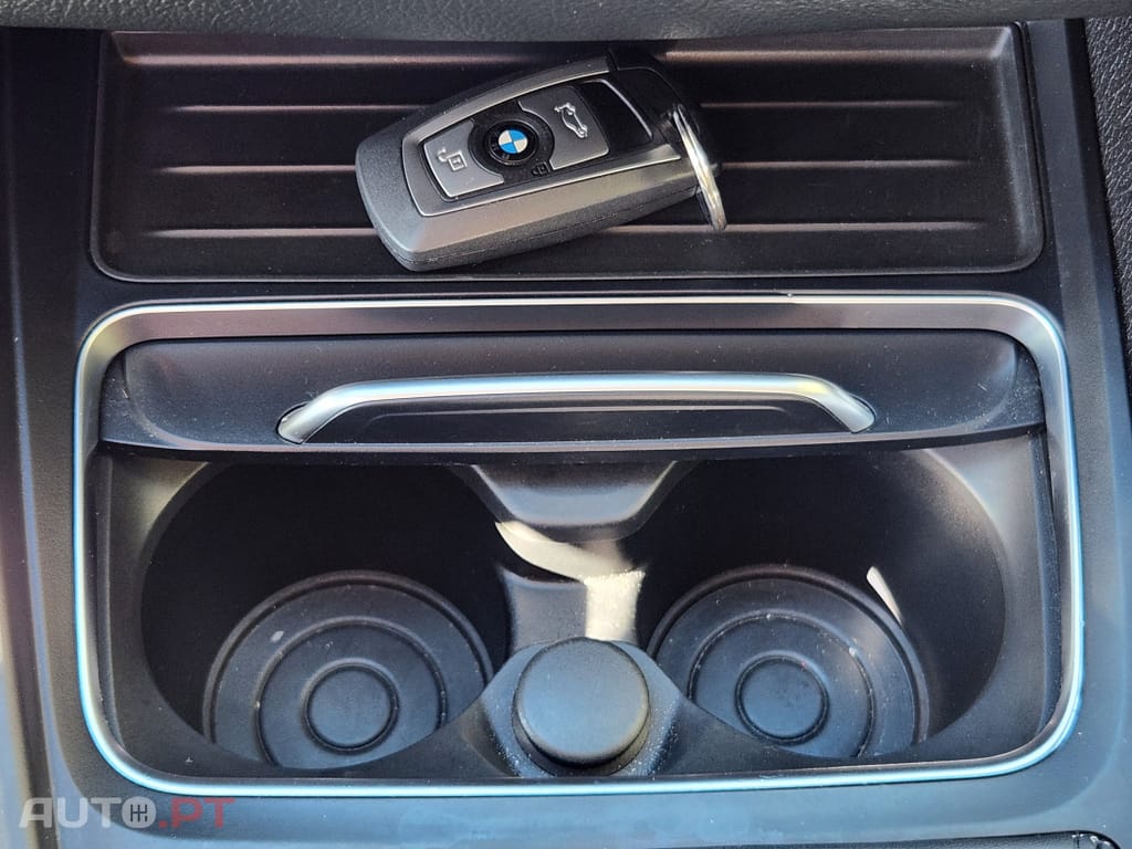 BMW 318 d Touring Line Luxury Purity