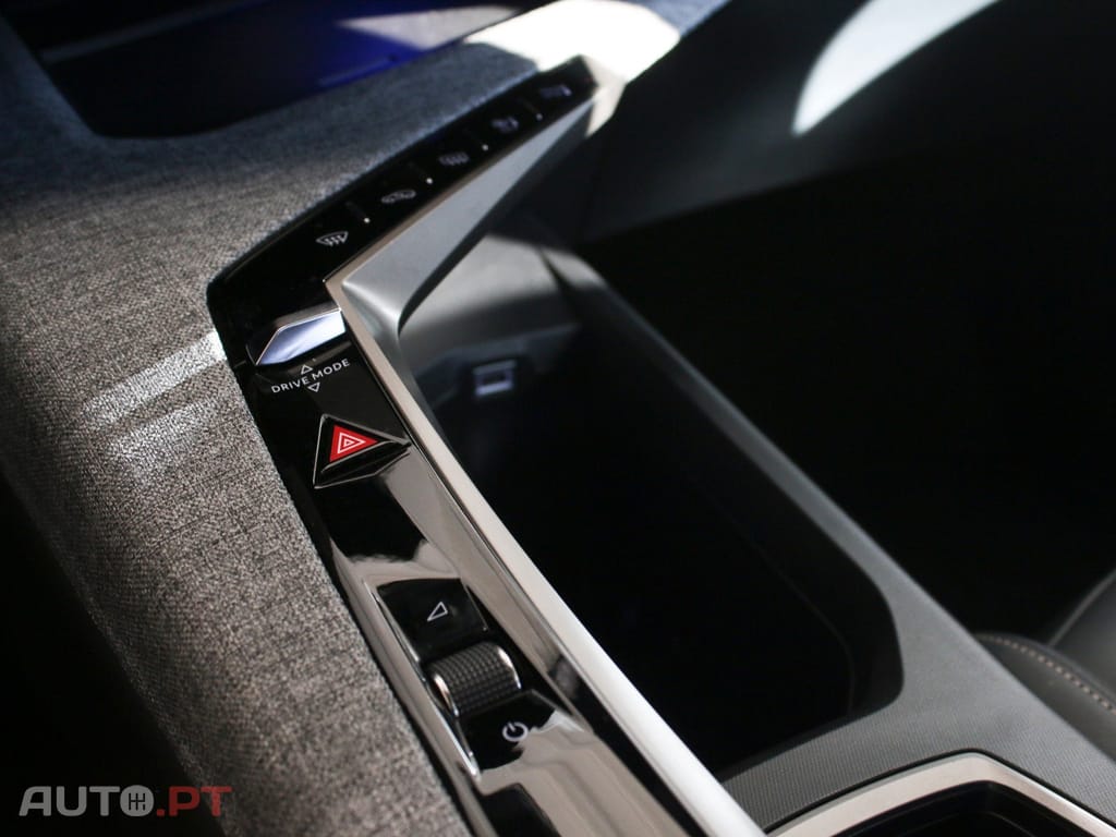 Peugeot 3008 1.2 Hybrid Allure e-DCS6