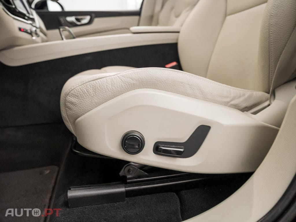 Volvo XC60 2.0 T6 PHEV Core AWD