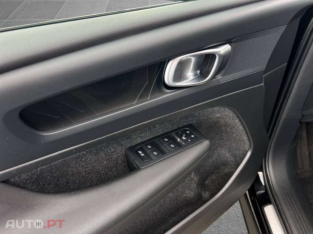 Volvo EX40 Core Recharge Pure AWD