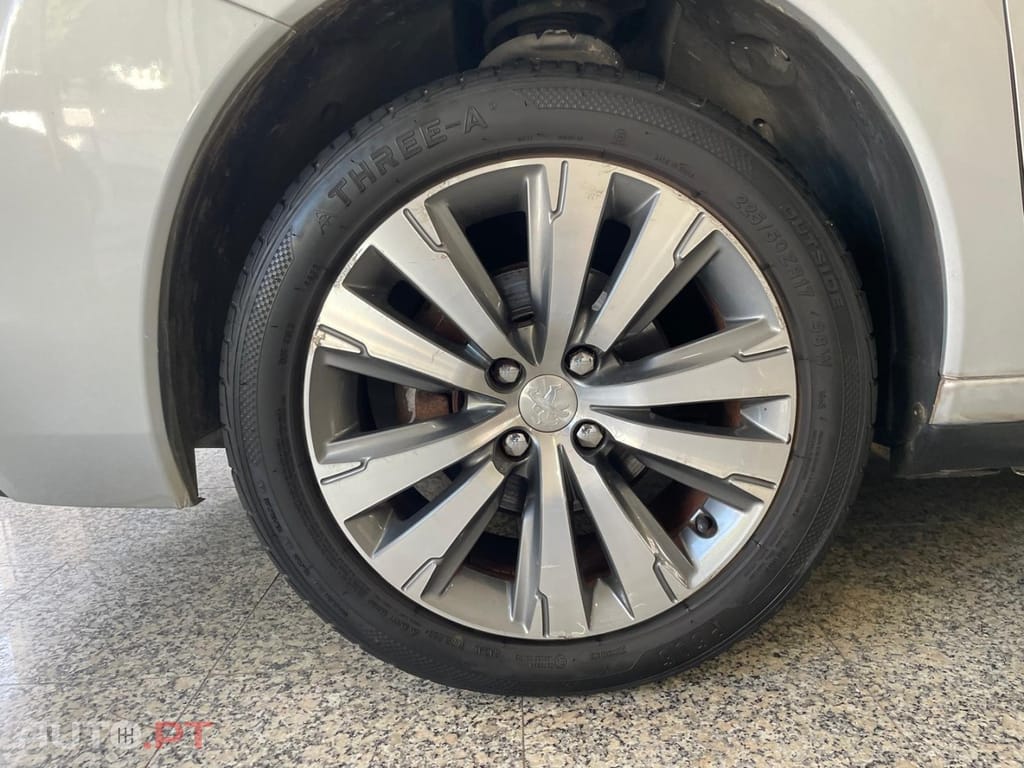 Peugeot 3008 1.6 HDi Allure — fotografia 10