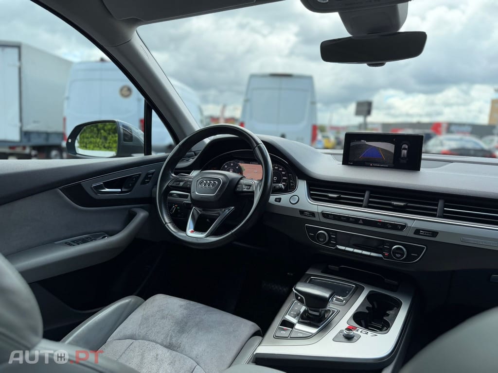 Audi Q7 3.0 TDI quattro tiptronic 7L