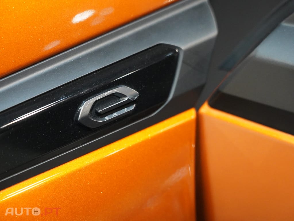 Peugeot E-2008 50 kWh Active