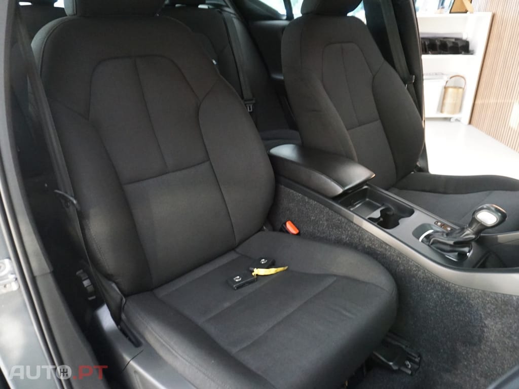 Volvo XC40 1.5 T3 Momentum Tech Edition