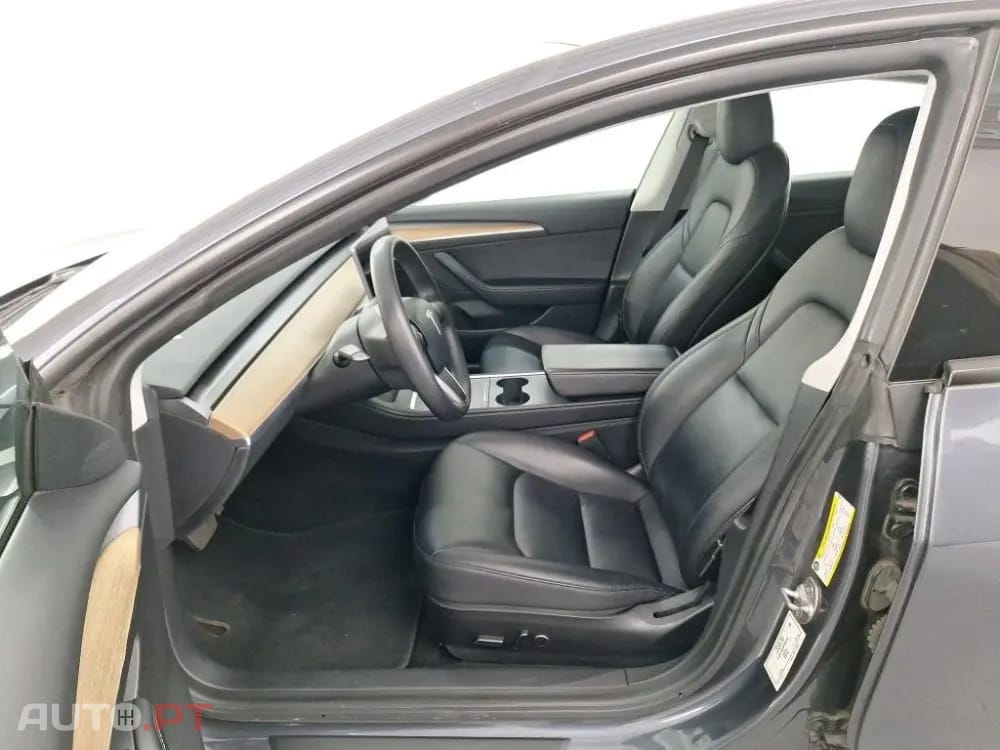 Tesla Model 3 Standard Range Plus RWD