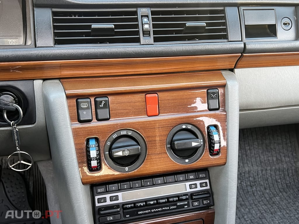 Mercedes-Benz W124 300 D