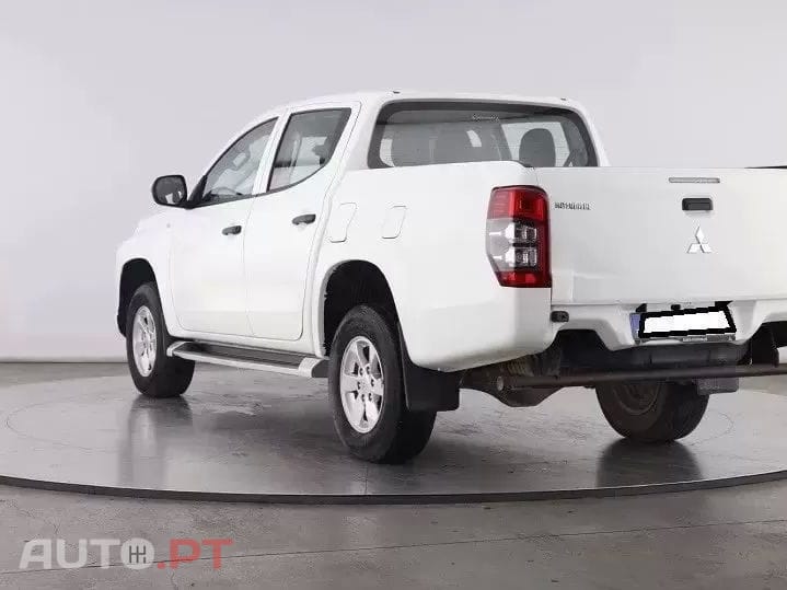 Mitsubishi L200 2.3 DI-D Strakar Space Cab Intense 4WD