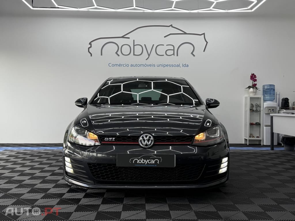 Volkswagen Golf 2.0 TSI GTI DSG