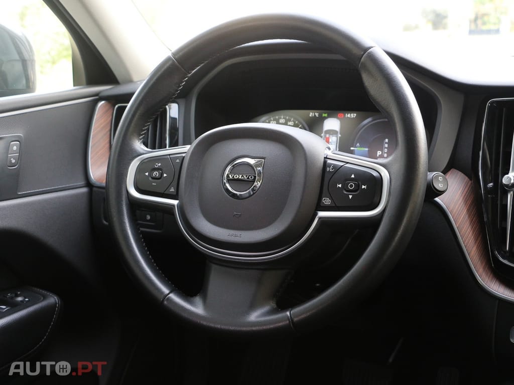 Volvo XC60 2.0 T8 PHEV Momentum AWD