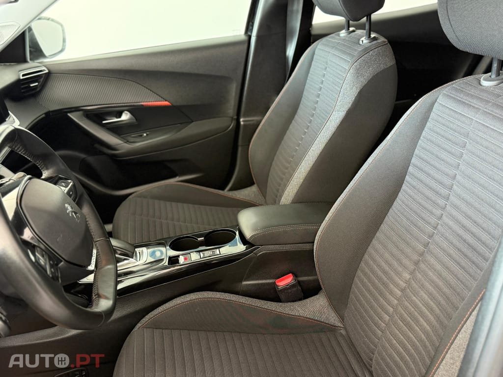 Peugeot E-2008 50 kWh Active Pack