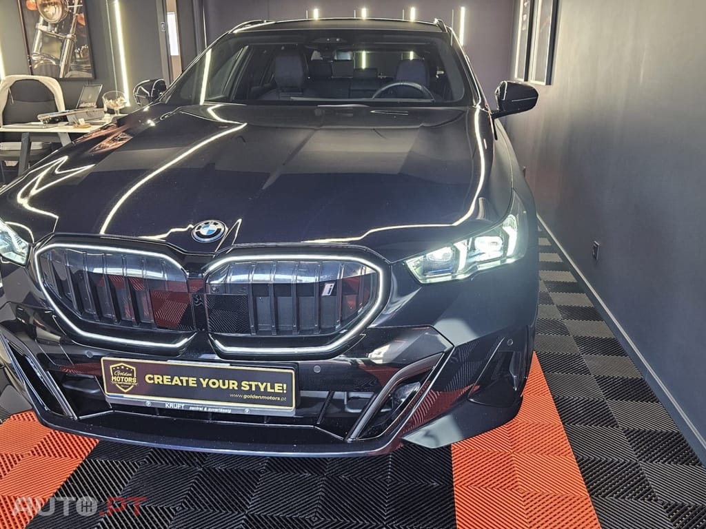 BMW i5 Touring eDrive40