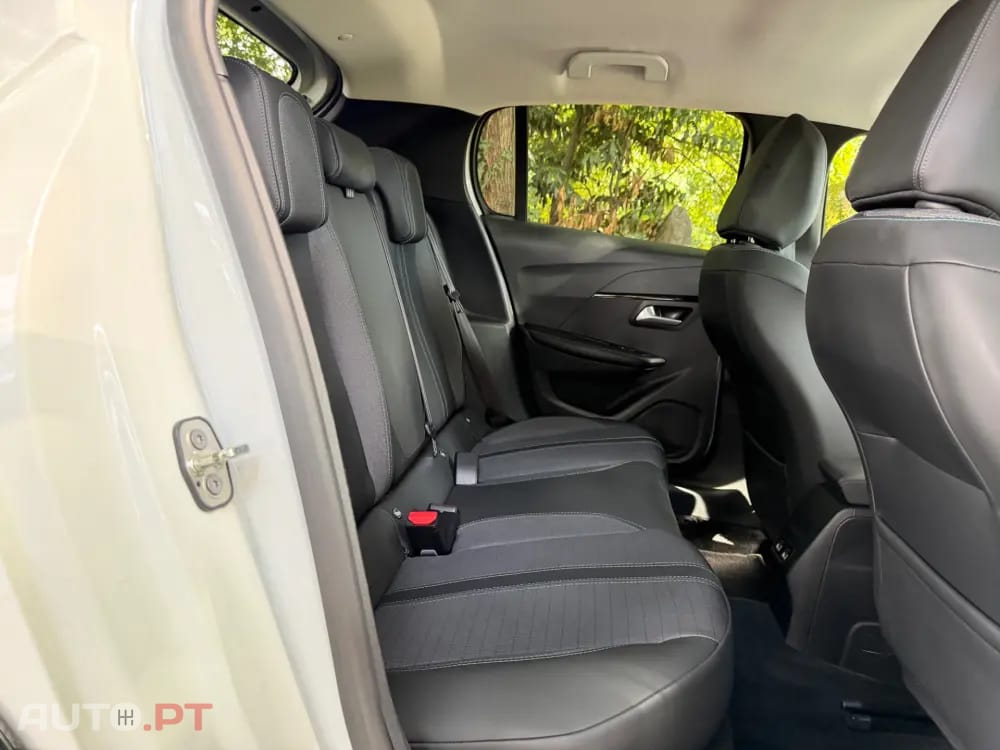 Peugeot E-208 50 kWh Allure Pack