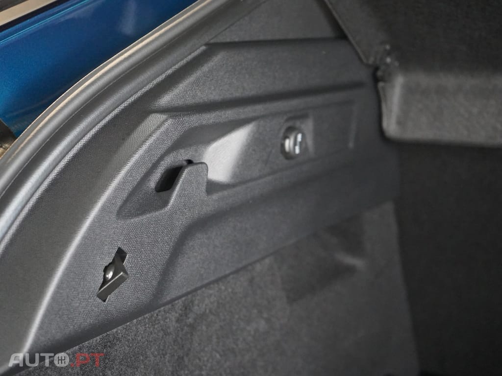 Peugeot 3008 1.2 Hybrid Allure e-DCS6