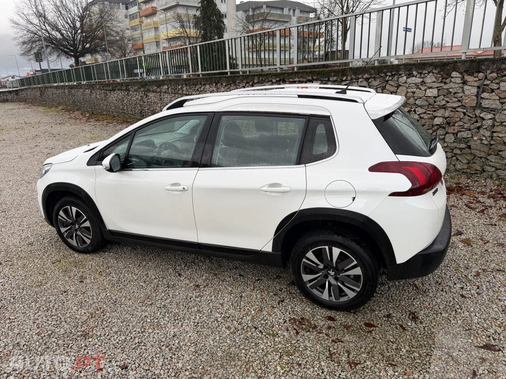 Peugeot 2008 1.2 PureTech Allure