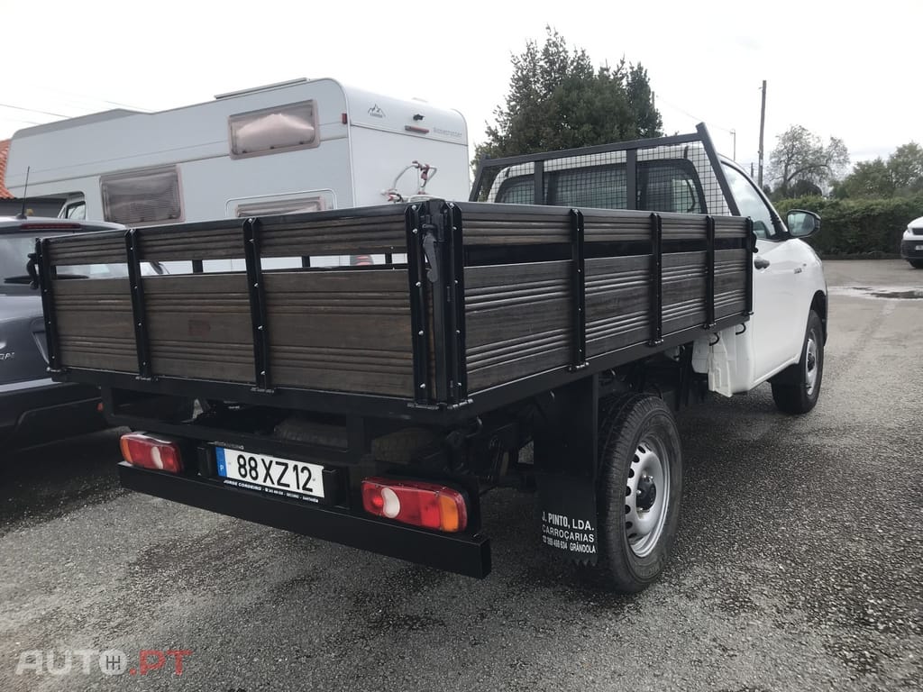 Toyota Hilux 2.4 D-4D 2WD CD