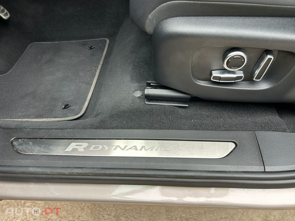 Land Rover Range Rover 1.5 P300e AWD R-Dynamic SE Auto