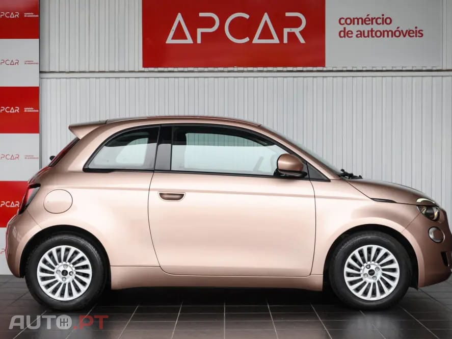 Fiat 500e Action