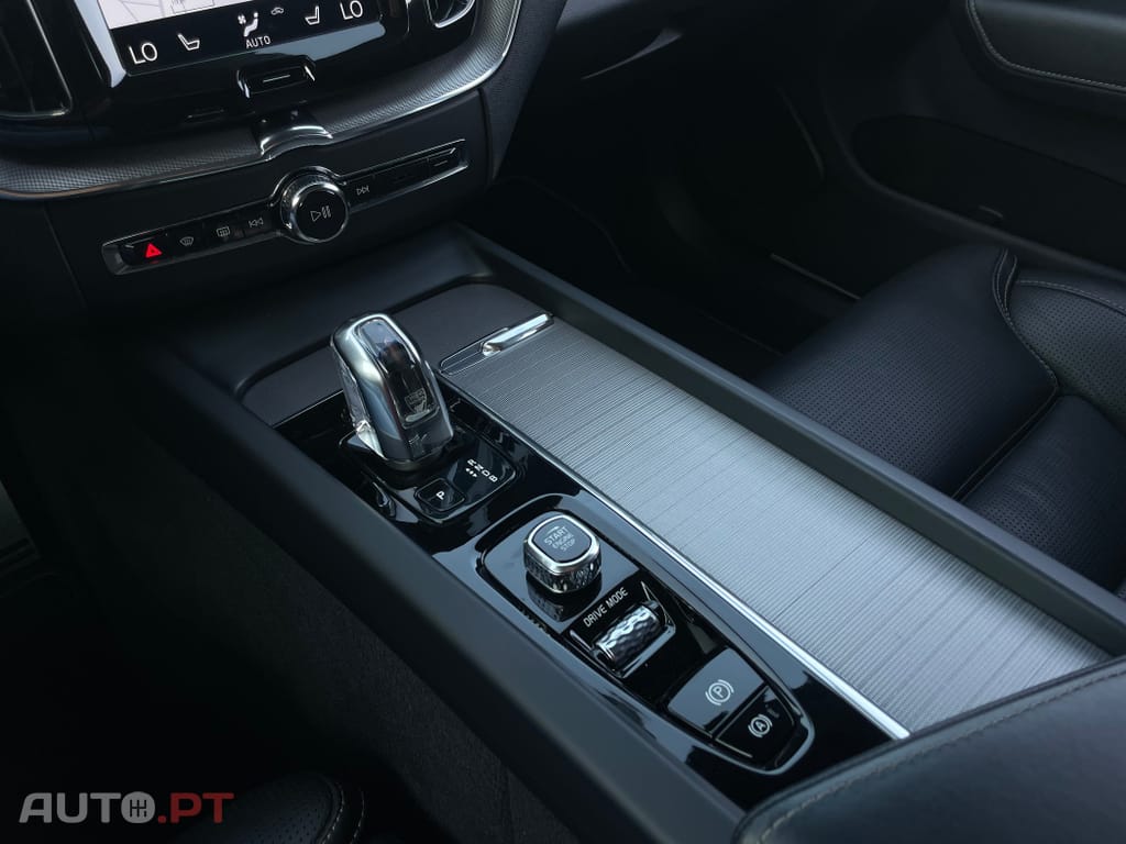 Volvo XC60 2.0 T8 PHEV R-Design AWD