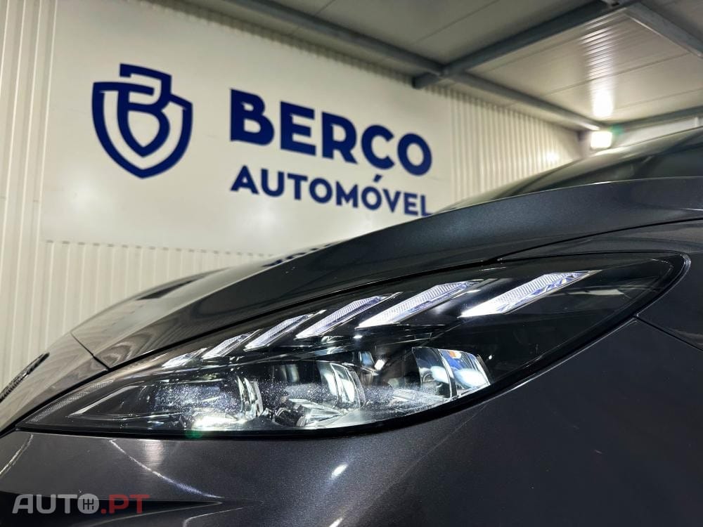 MG MG4 77 kWh Extended Range Luxury