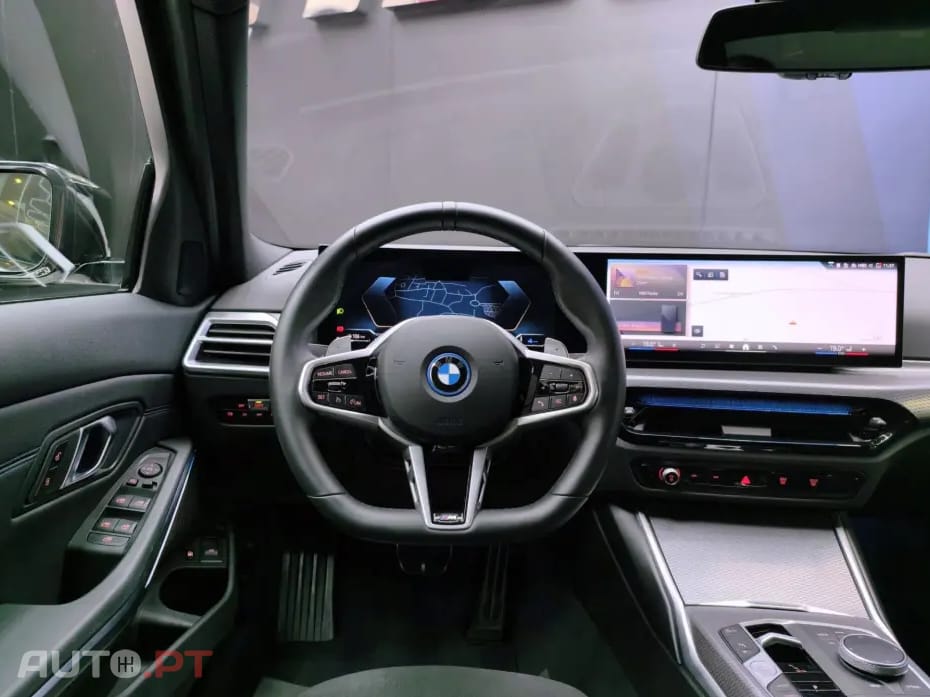 BMW 330 e Pack Desportivo M Pro Auto
