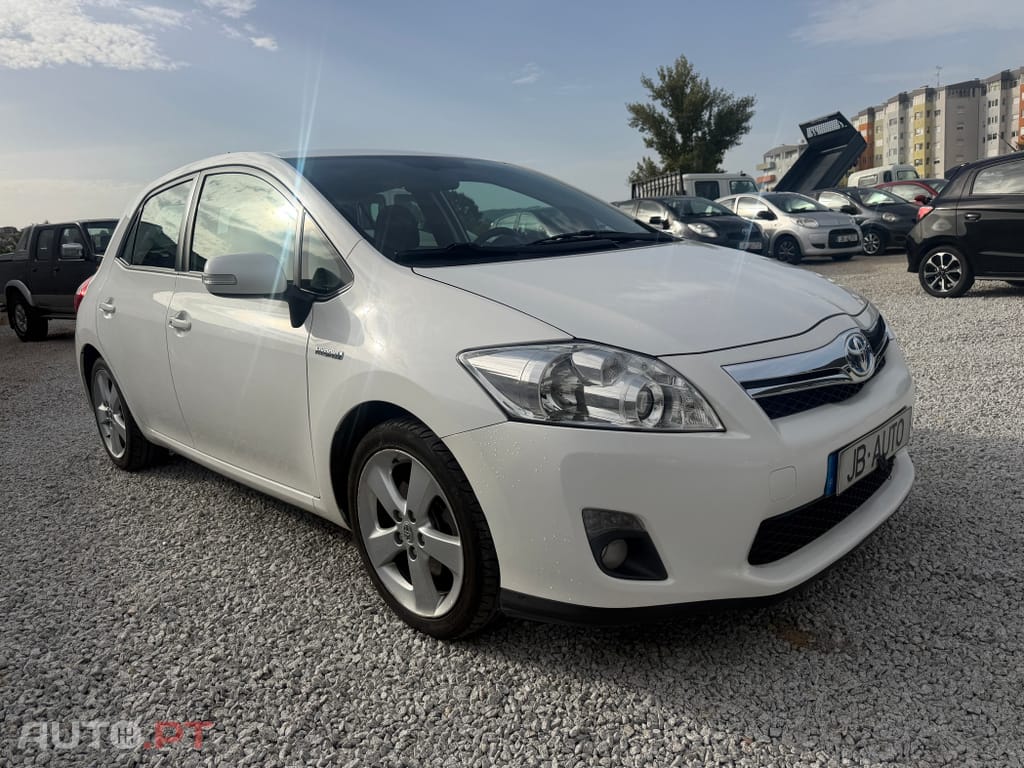 Toyota Auris 1.8 HSD Comfort +P.Sport+Navi